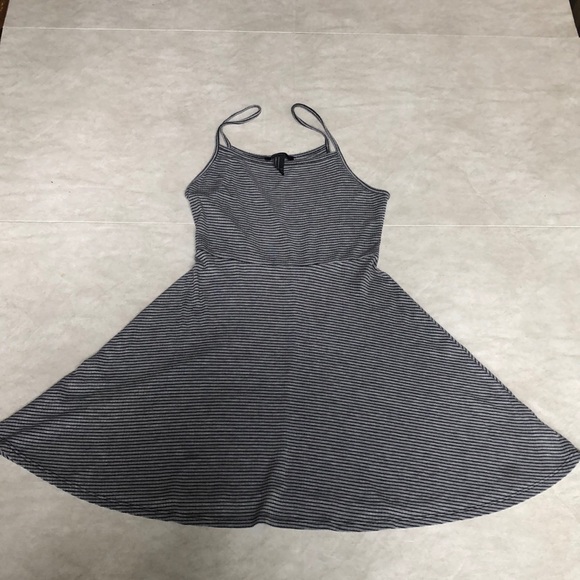 Forget 21 Women’s Spaghetti Strap Swing Dress Gray Black Stripes Size M - Picture 9 of 10